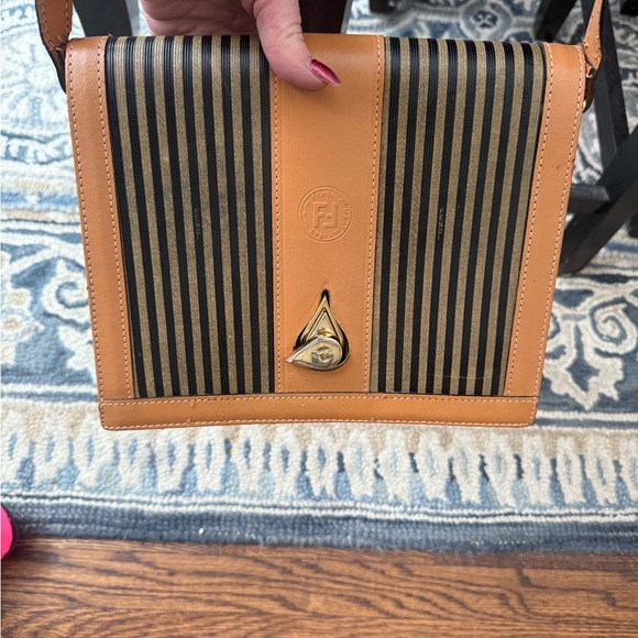 Beautiful Authentic Vintage Fendi Penguin Stripe Crossbody - Picture 4 of 16